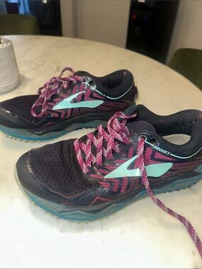 Brooks Caldera 6 Women’s Running Shoes in Navy with Teal & Pink size 8